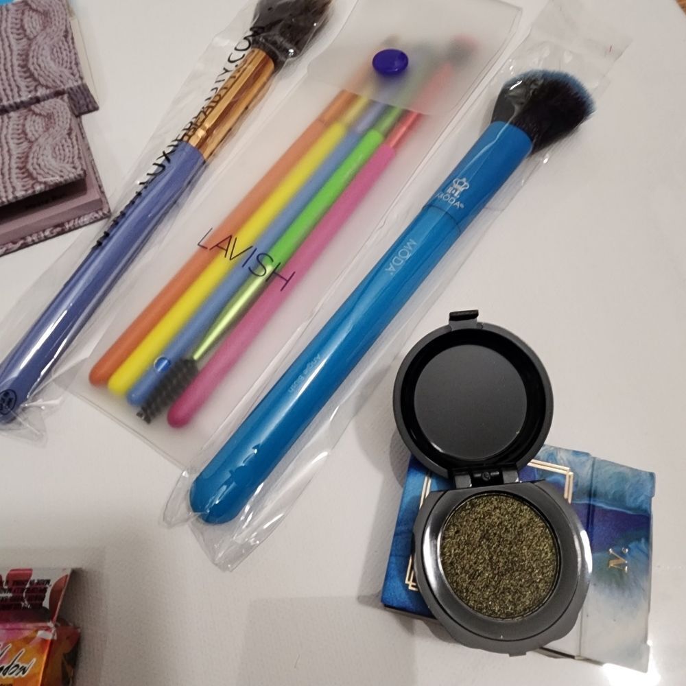 17 pc makeup bundle high end - Picture 6 of 6